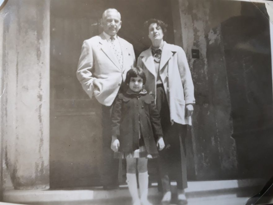 Annem ve babam İda ve Hayim Sarfetti ile - Bahariye 1961